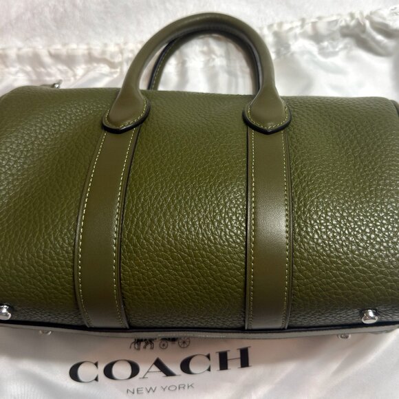 Coach Compass 25 in olive. Like new. Rare color.  No longer available. - Picture 2 of 16